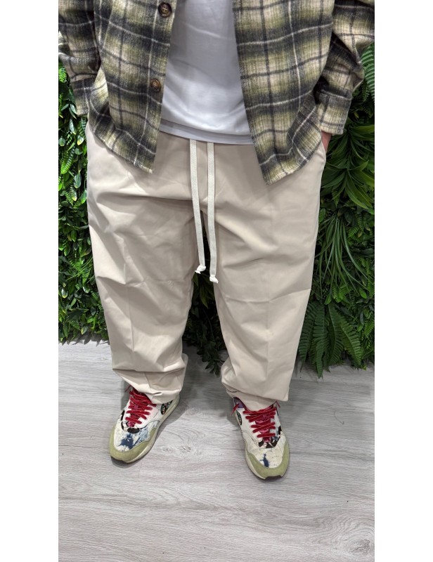 Pantalaccio over beige
