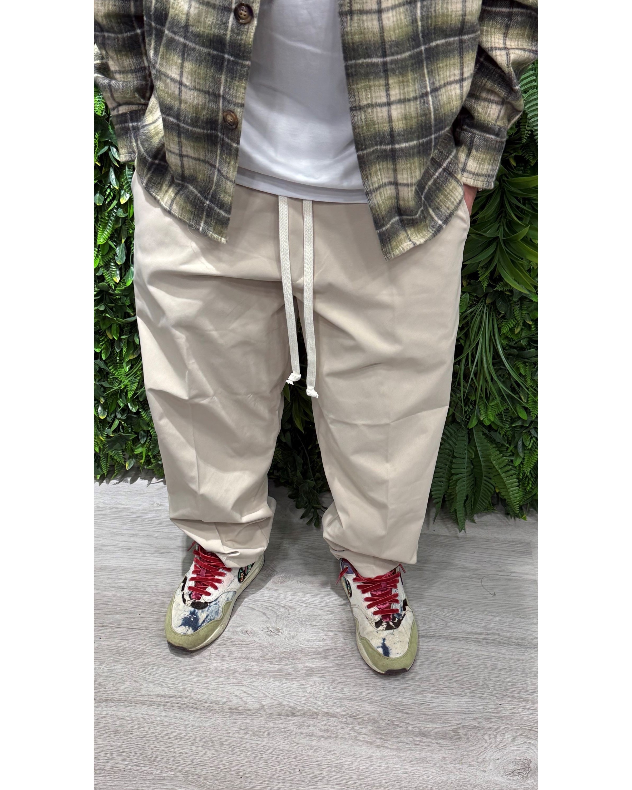 Pantalaccio over beige