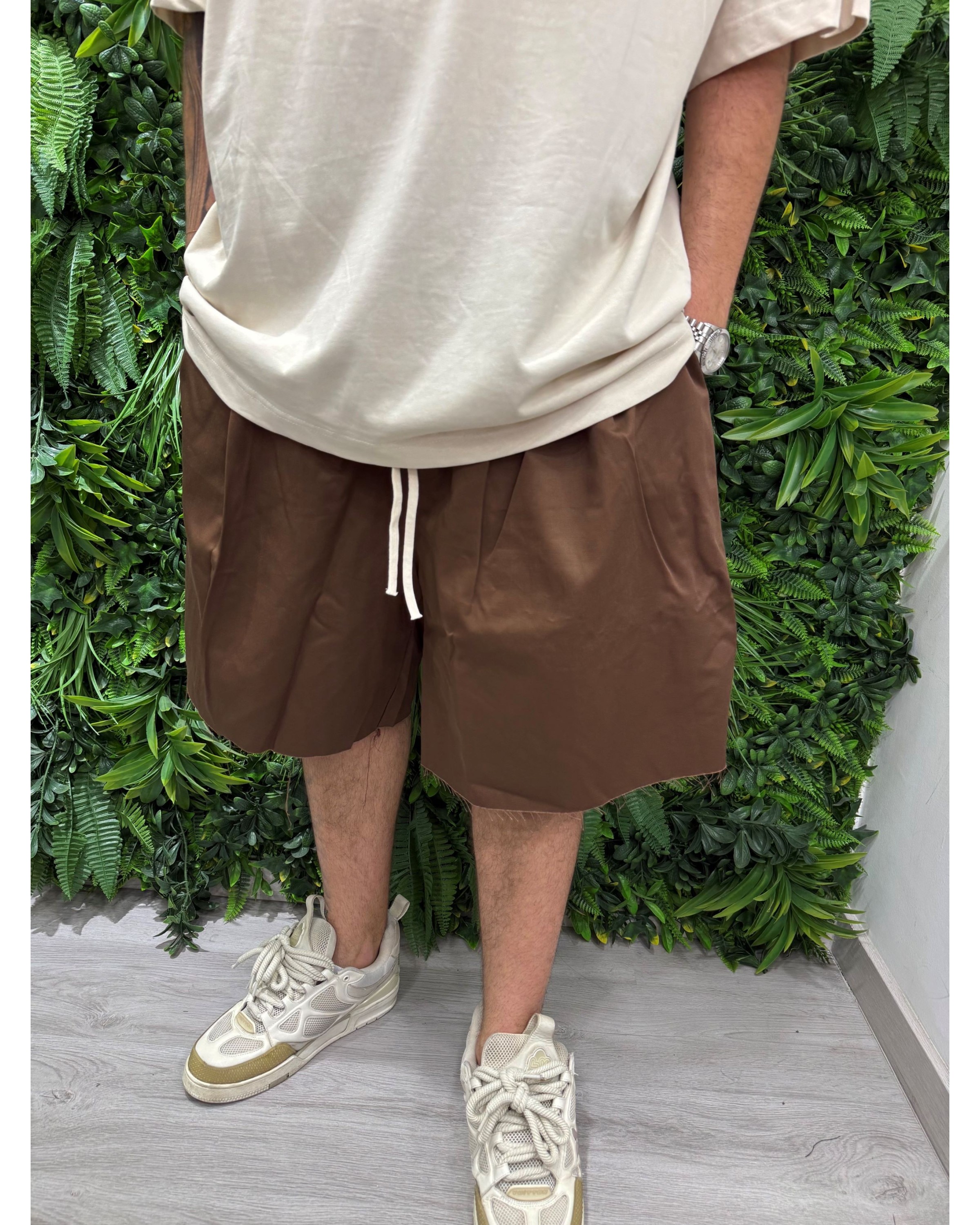 Pantaloncino taglio vivo over marrone