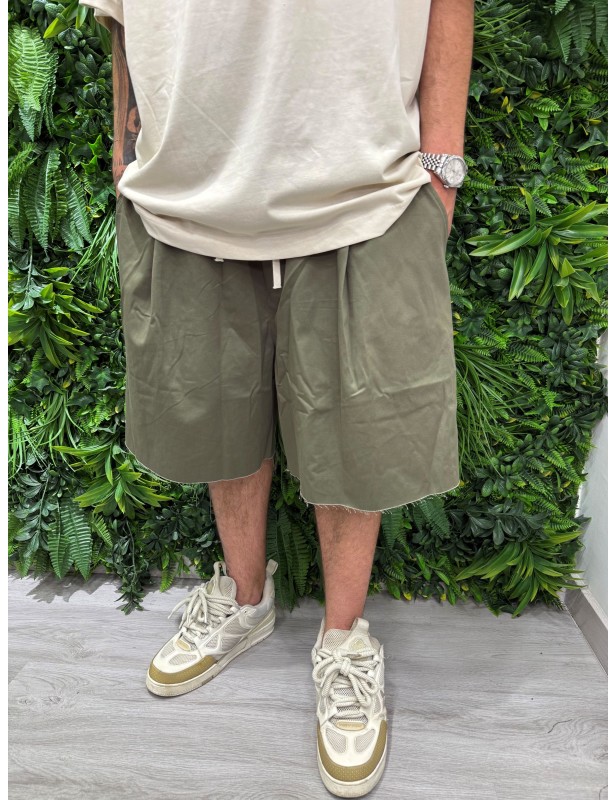 Pantaloncino taglio vivo over verde
