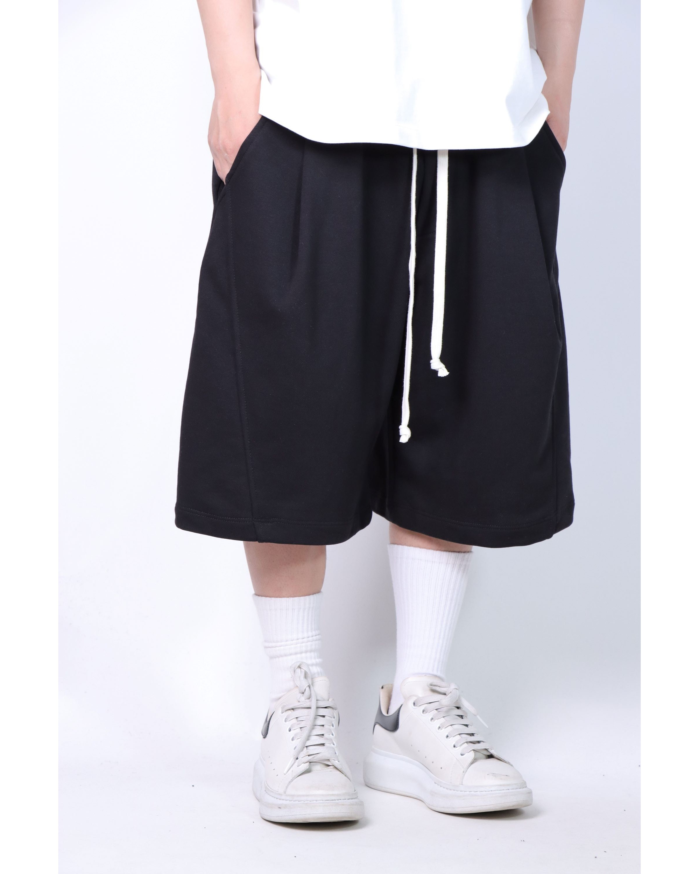 Pantaloncino tuta over nero