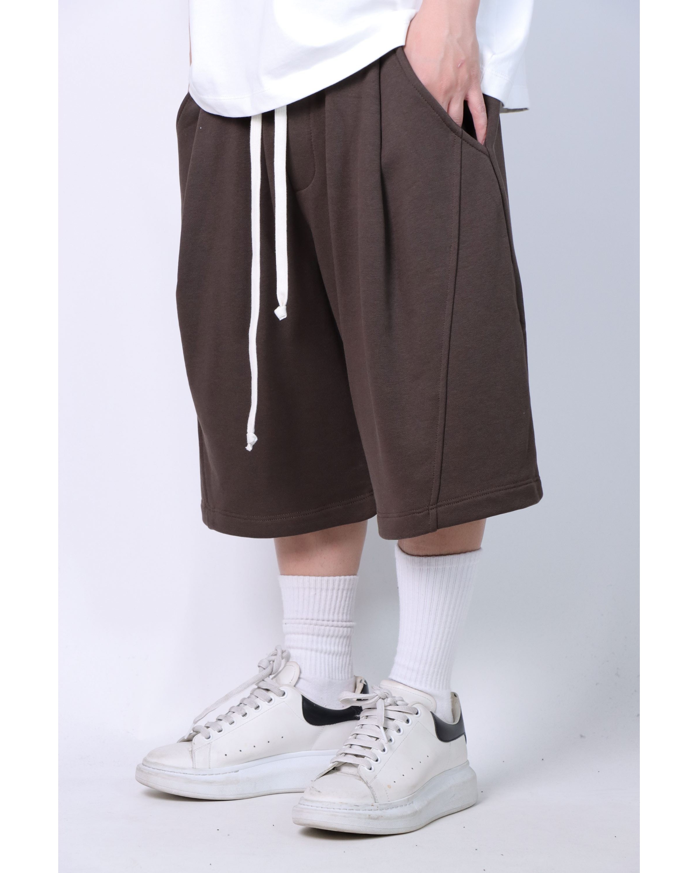 Pantaloncino tuta over marrone