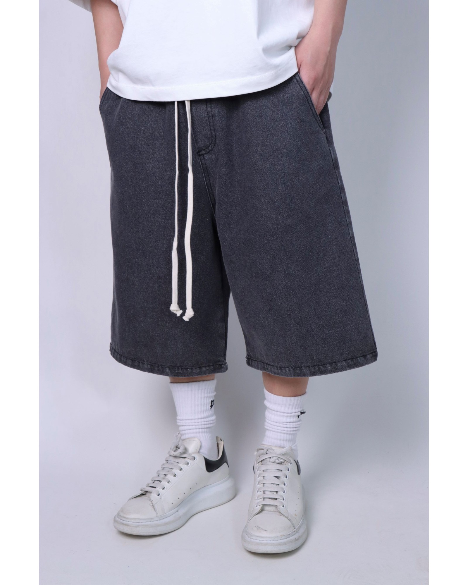 Pantaloncini in jeans slavati