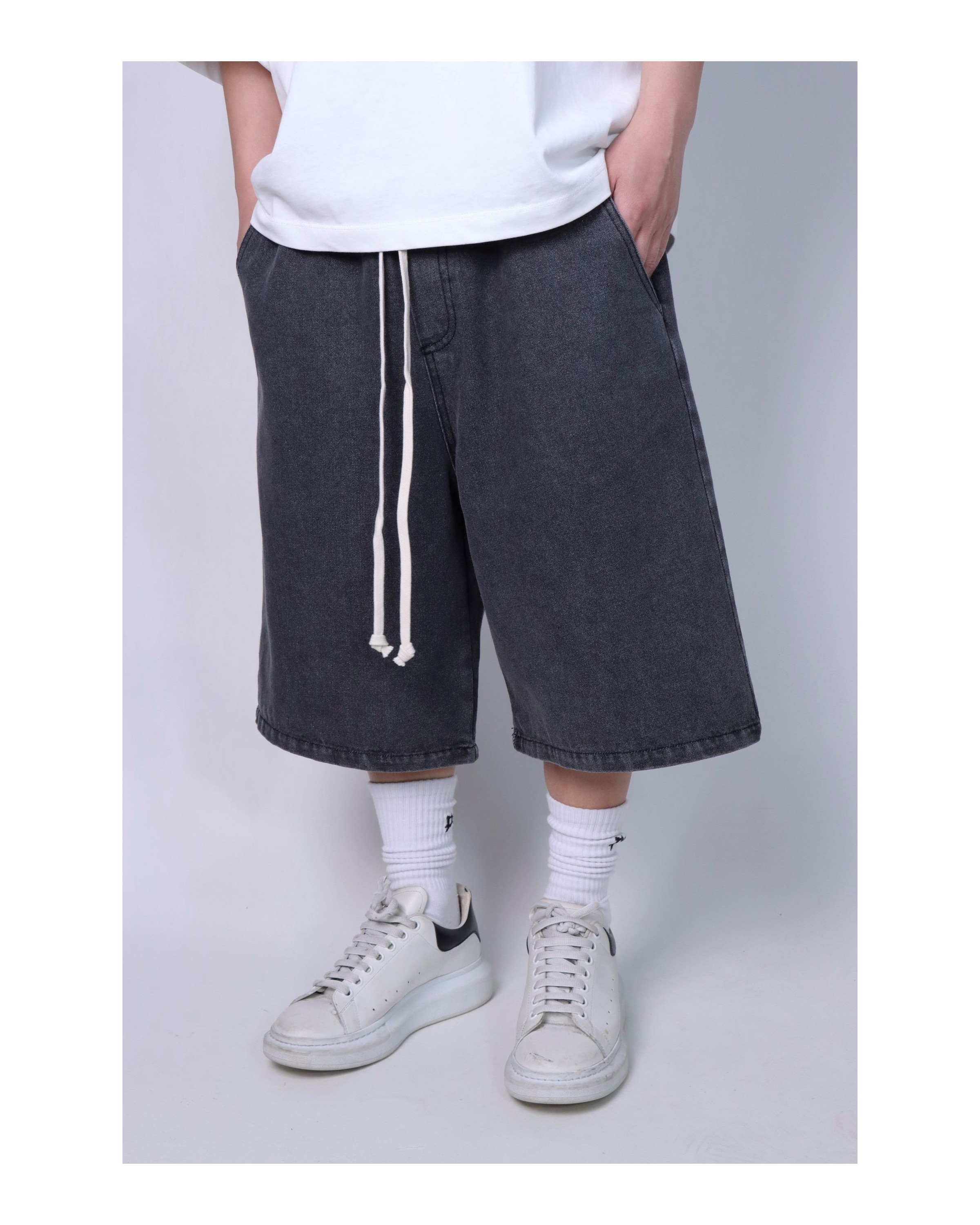 Pantaloncini in jeans slavati