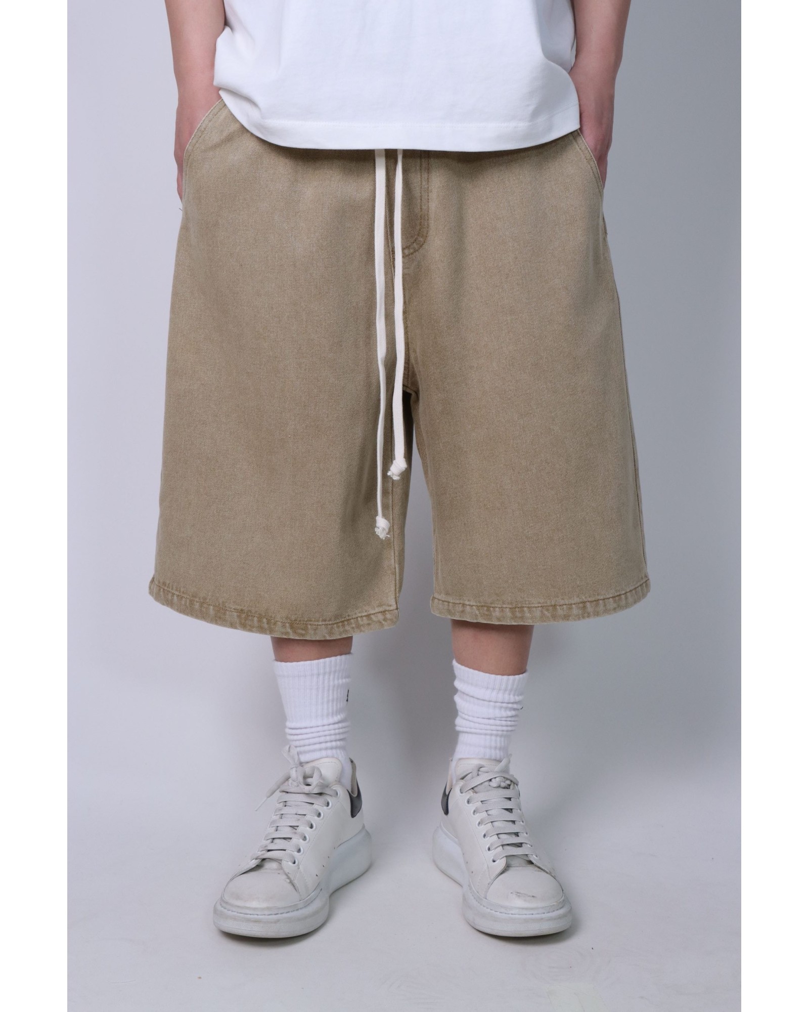 Pantaloncini in jeans slavati