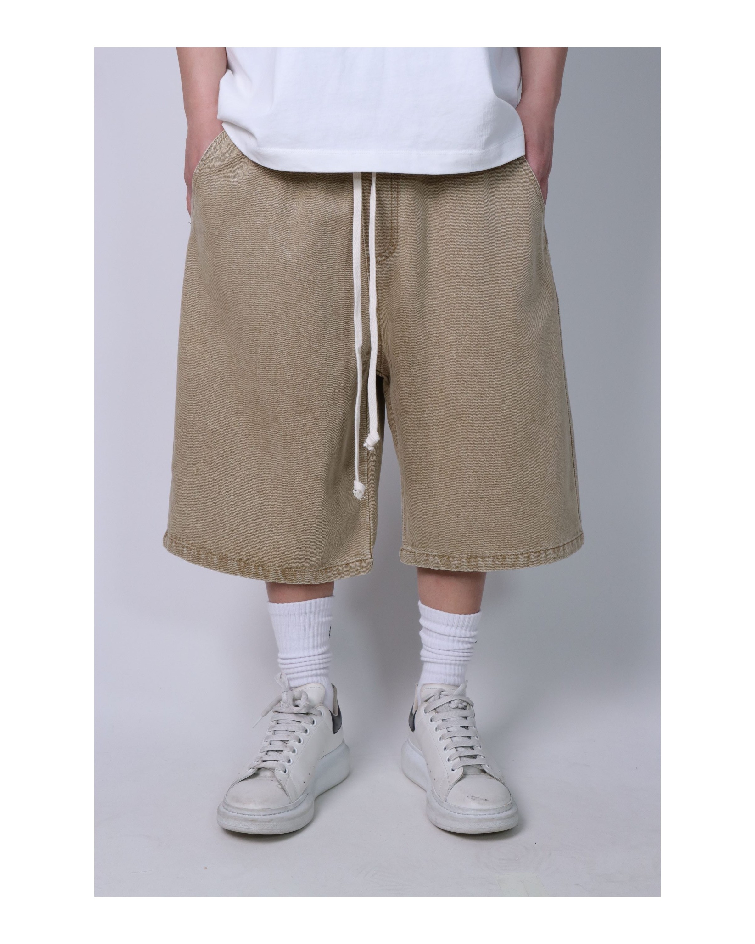 Pantaloncini in jeans slavati