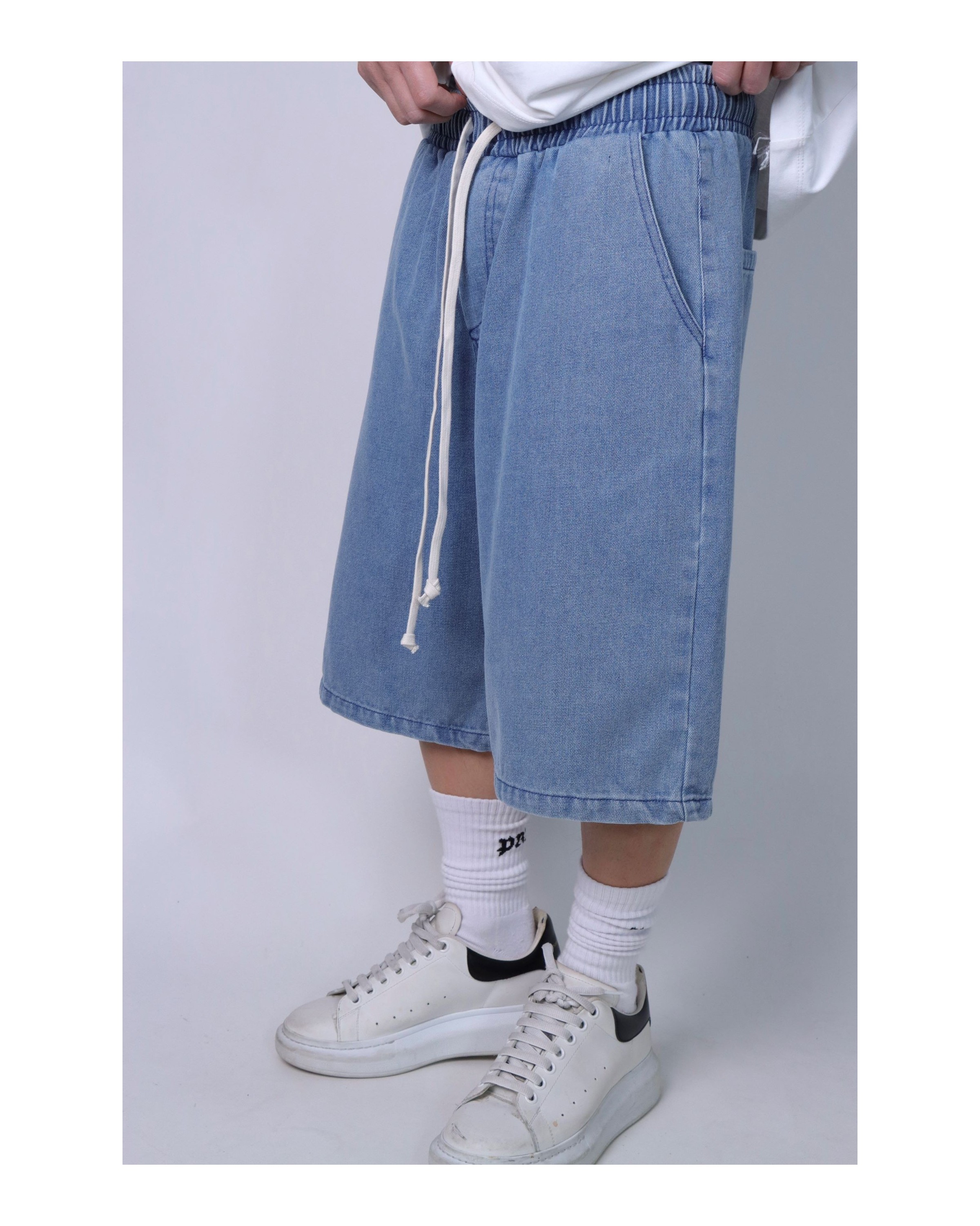 Pantaloncini in jeans slavati
