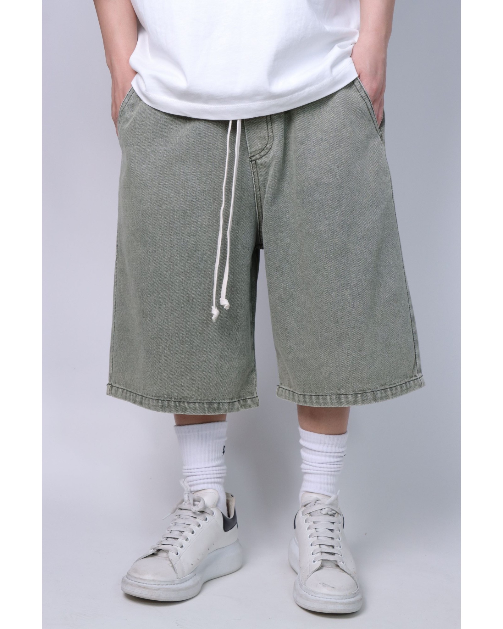 Pantaloncini in jeans slavati