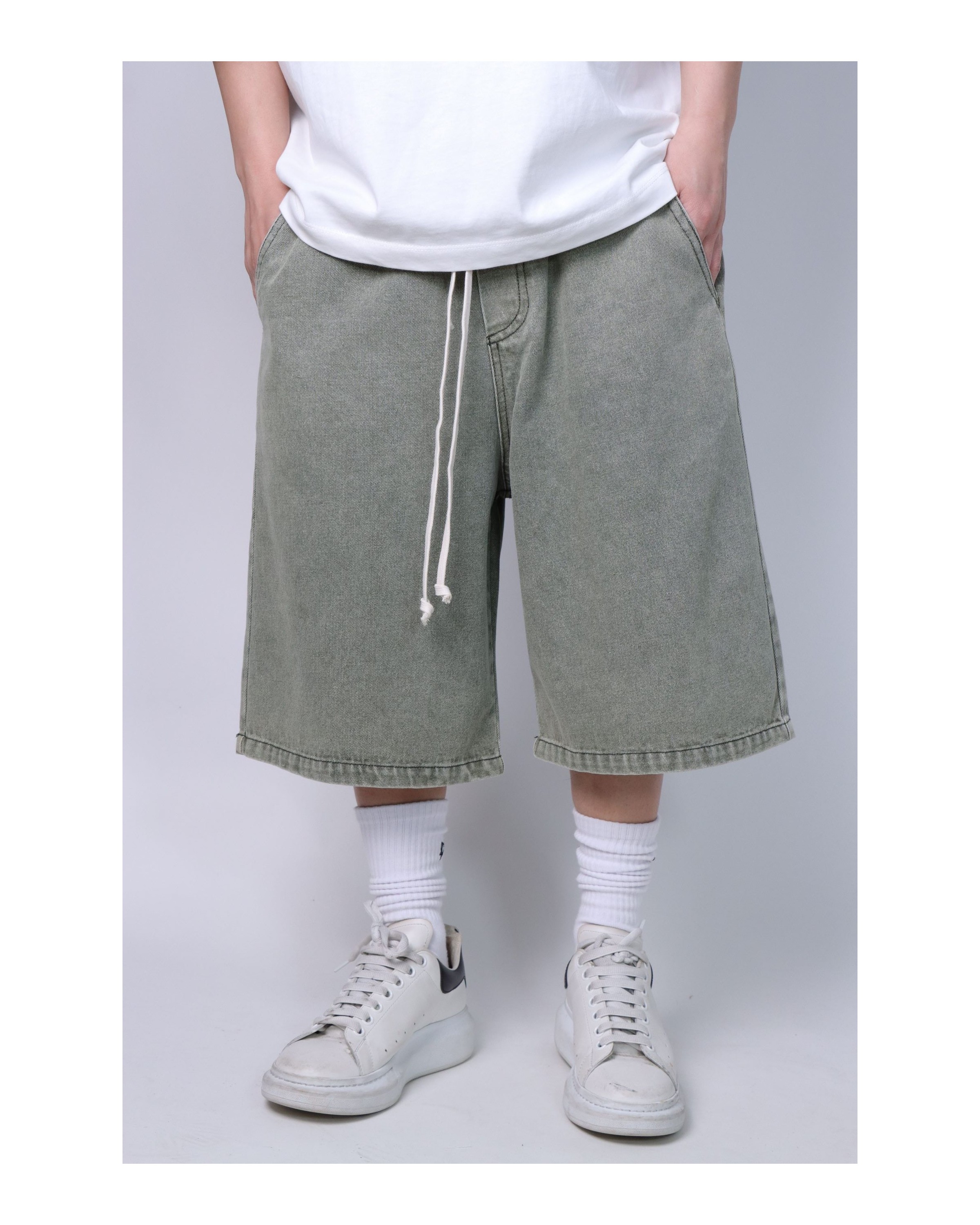 Pantaloncini in jeans slavati